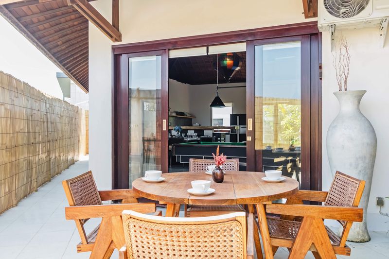 Outdoor dining beside the garden